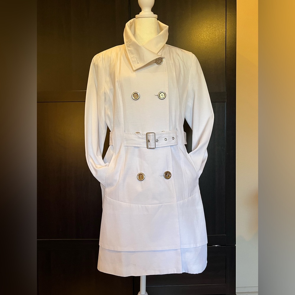 Guess light trench coat. Double-breasted, lapel collar tiered back White. NWOT L